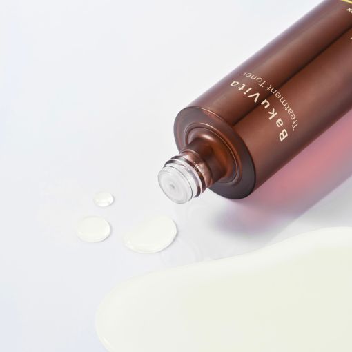 Зволожувальний тонер з бакучіолом і вітамінами C та E THANK YOU FARMER BaKuVita Treatment Toner 200 мл