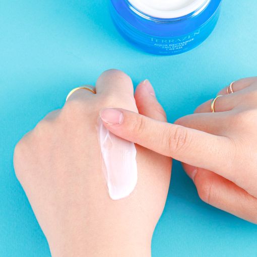 Інтенсивно зволожуючий крем для обличчя з гіалуроновим комплексом TERRAZEN Aqua Recharge 24H Moist Cream 50 мл